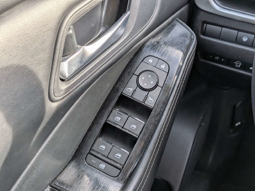 Used 2025 Nissan Rogue SV AWD/4WD image 22