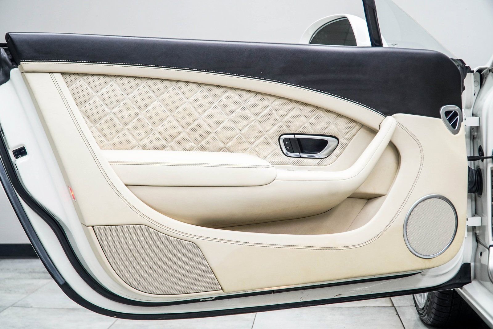 Used 2017 Bentley Continental GT image 33