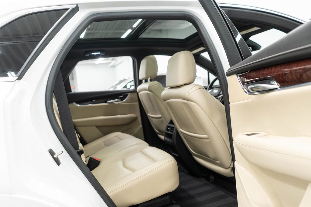 Used 2017 Cadillac XT5 Luxury w/ Driver Awareness Package image 13