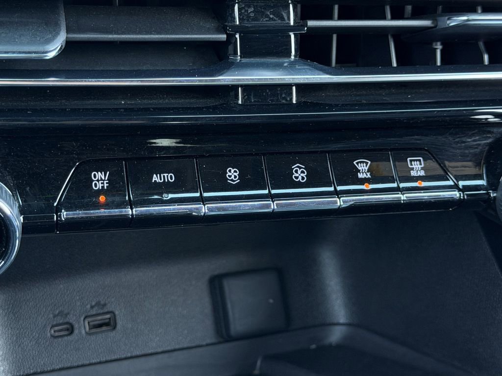 Used 2024 Chevrolet Traverse LT image 26