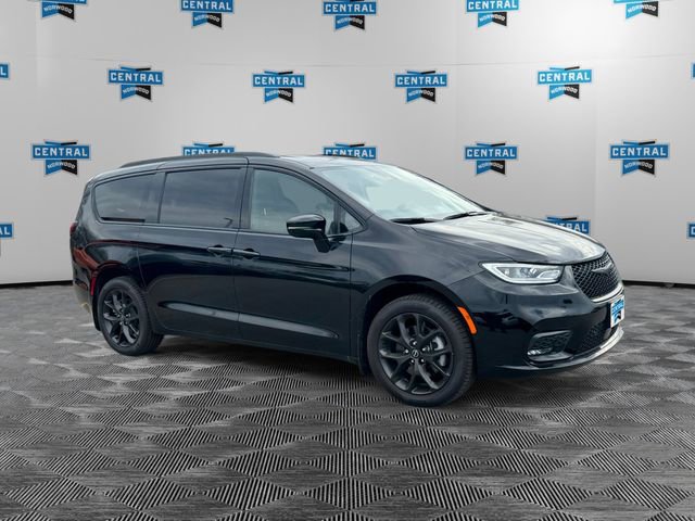 New 2026 Chrysler Pacifica Limited w/ S Appearance Package AWD/4WD image 7