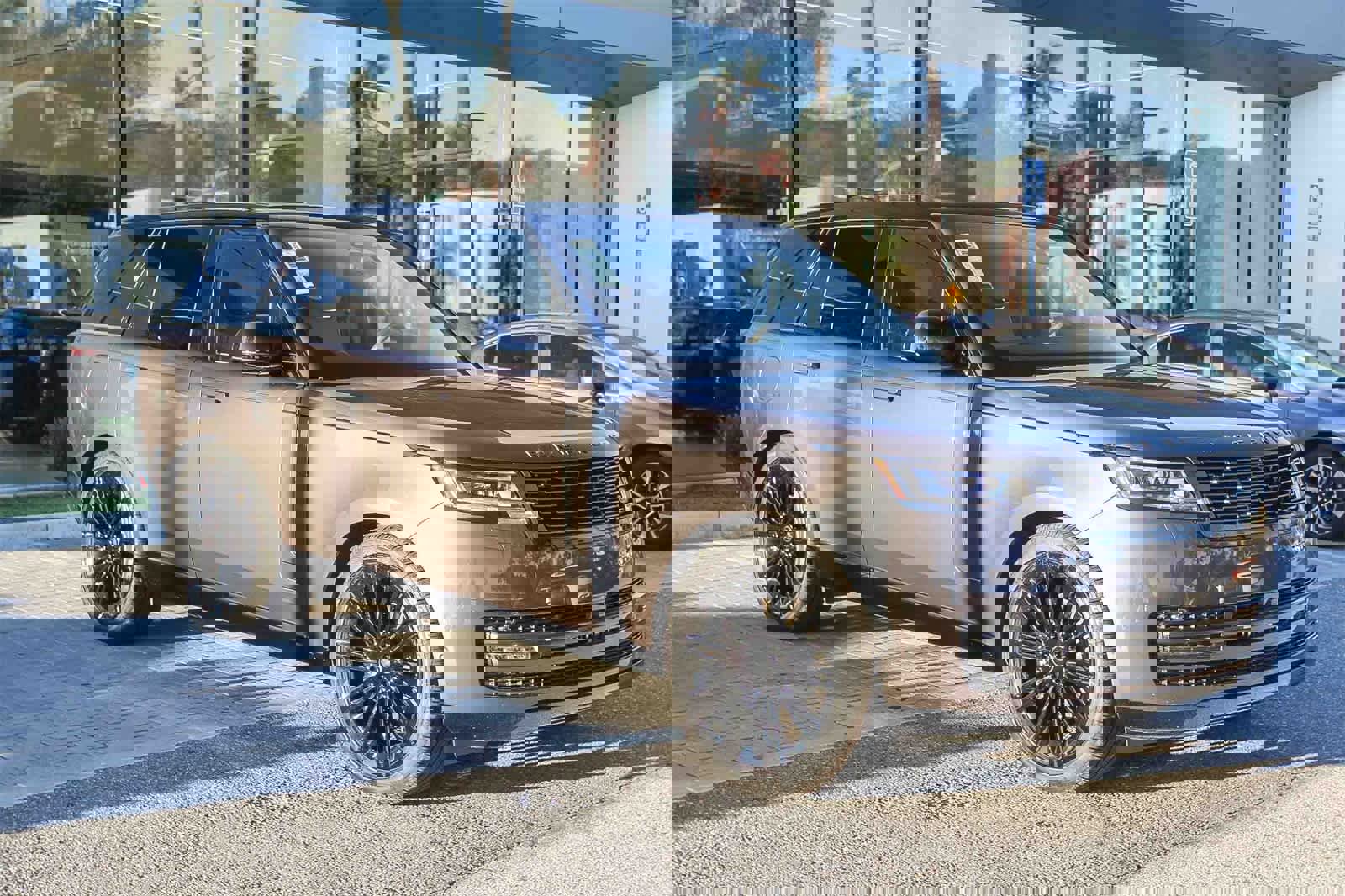 New 2025 Land Rover Range Rover SE image 3