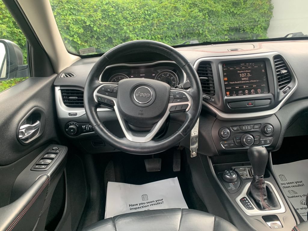 Used 2015 Jeep Cherokee Trailhawk w/ Leather Interior Group AWD/4WD image 17