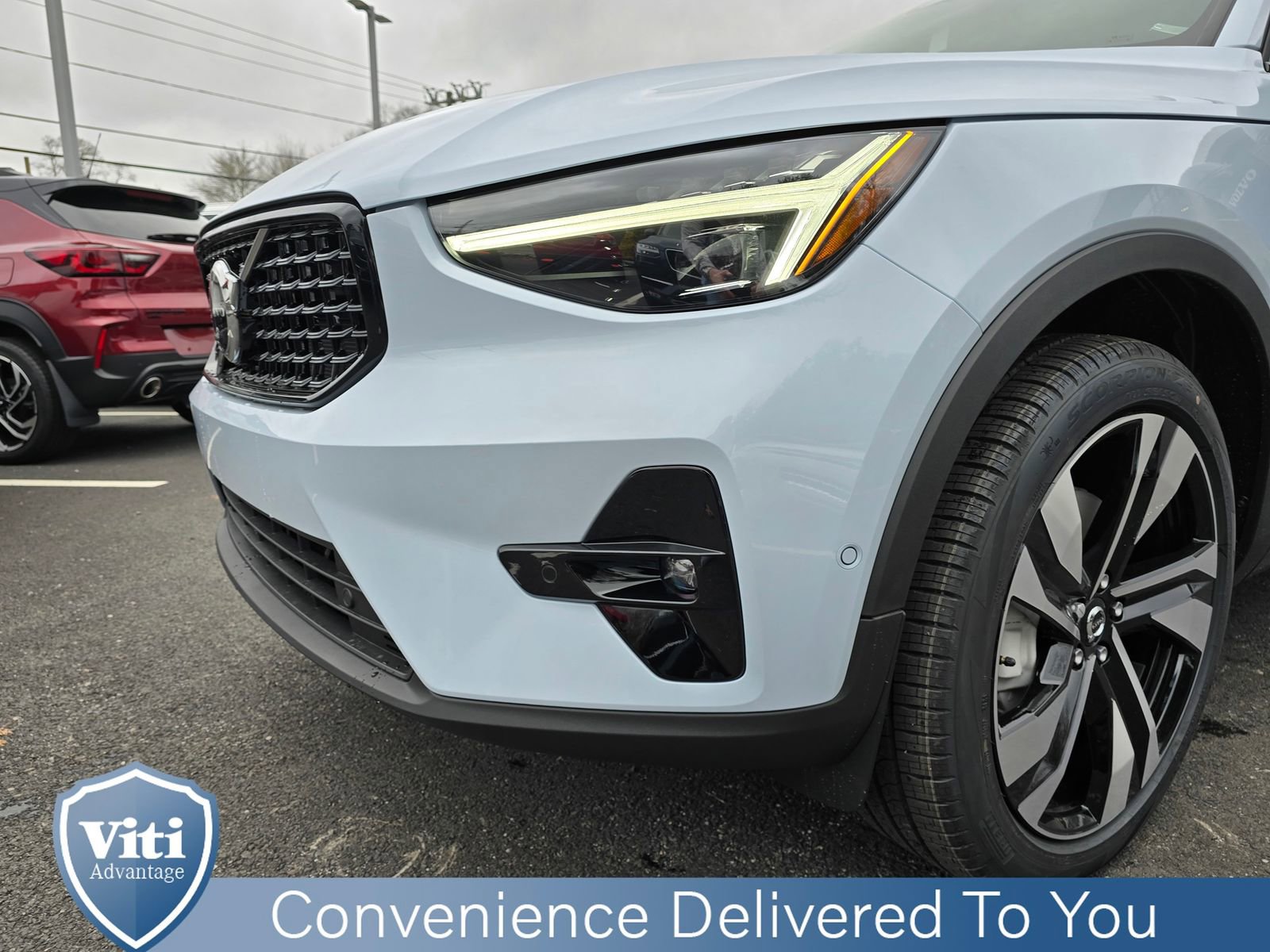 Used 2025 Volvo XC40 B5 Plus w/ Protection Package Premier image 11