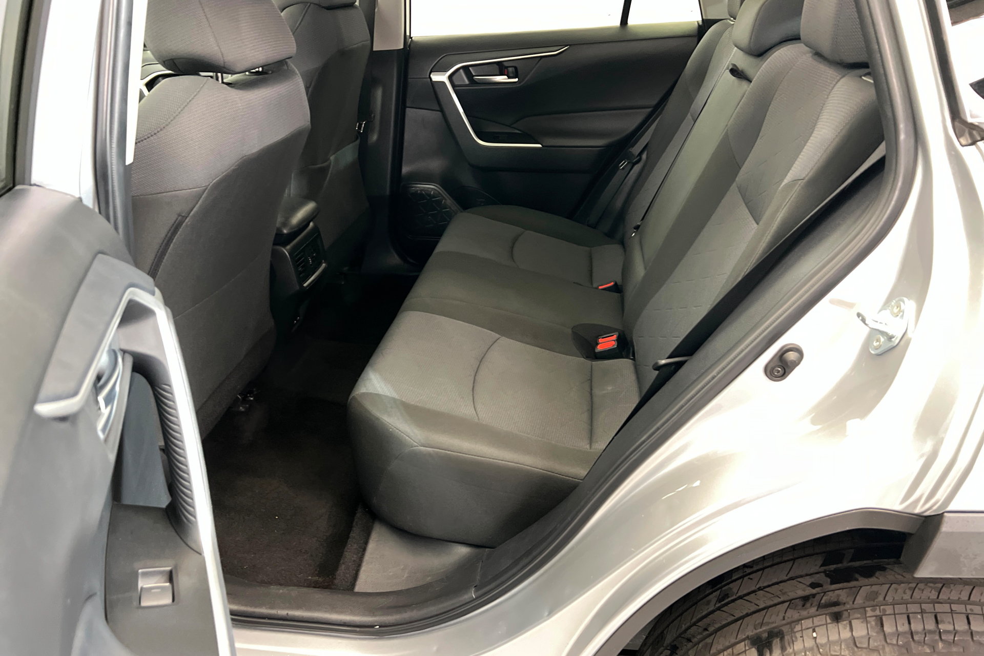 Used 2025 Toyota RAV4 XLE AWD/4WD image 22