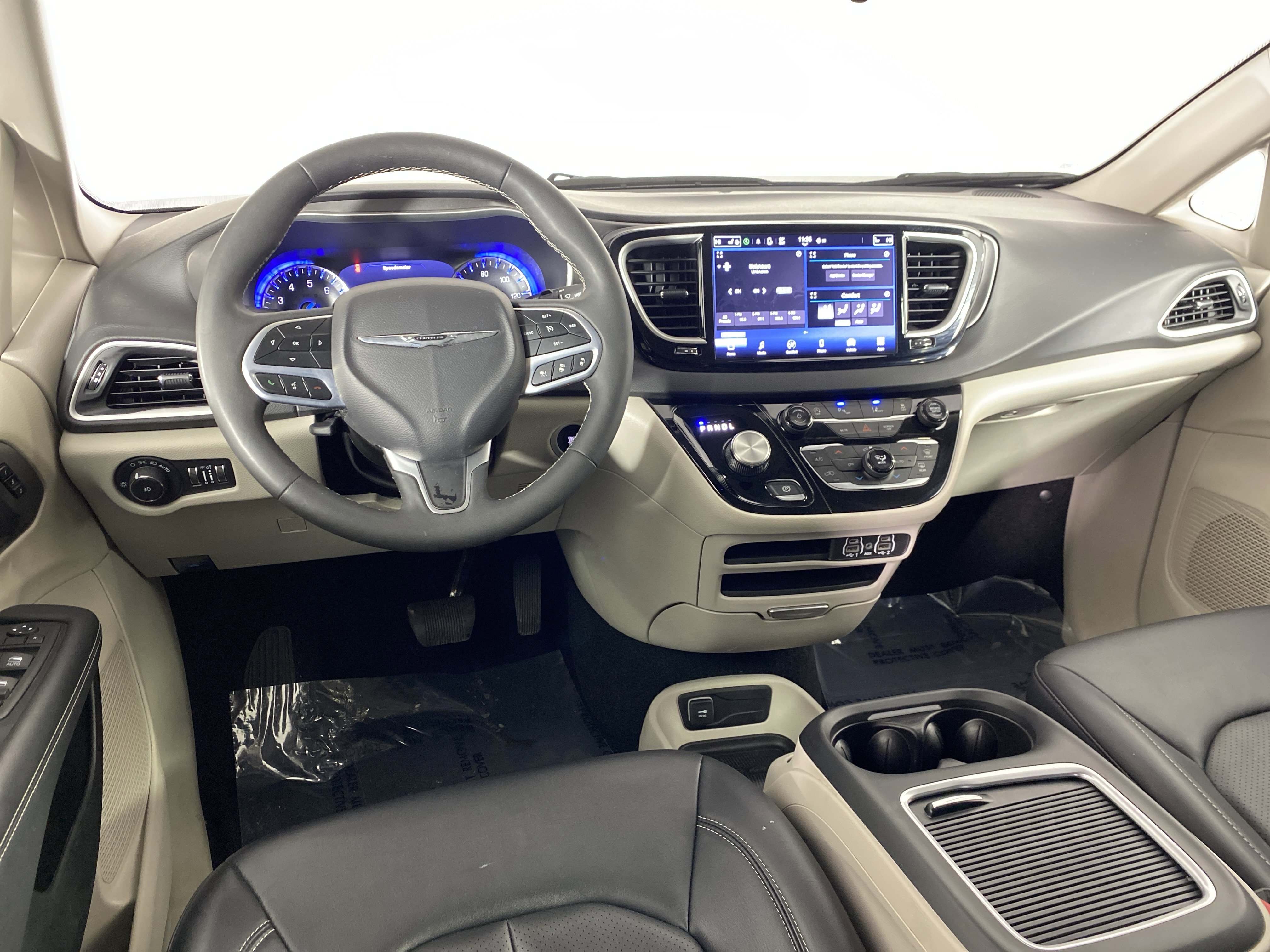 Used 2024 Chrysler Pacifica Touring-L image 18