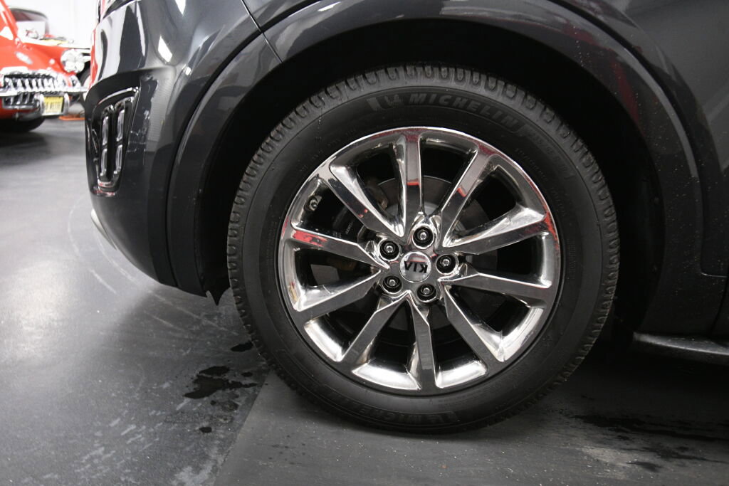 Used 2017 Kia Sorento SX image 37