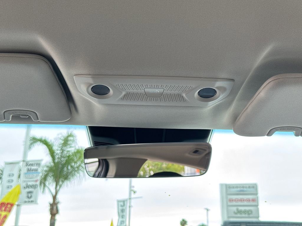 New 2025 VinFast VF 8 Eco AWD/4WD image 23