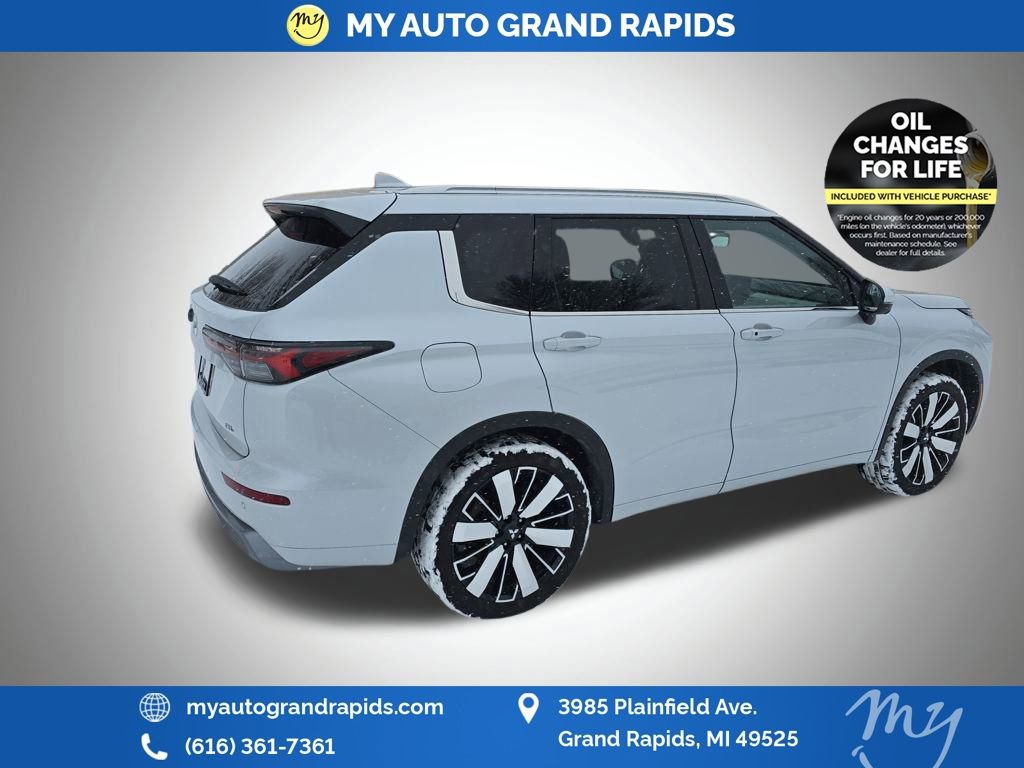 Used 2025 Mitsubishi Outlander SEL image 7