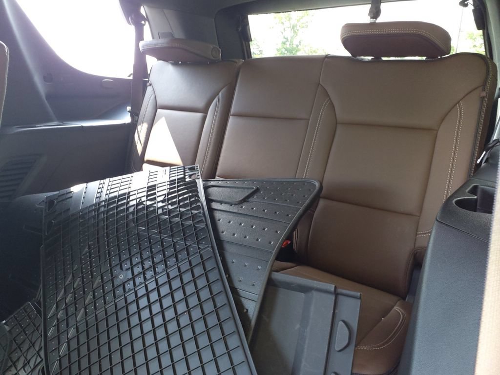 Used 2025 Chevrolet Tahoe High Country AWD/4WD image 22