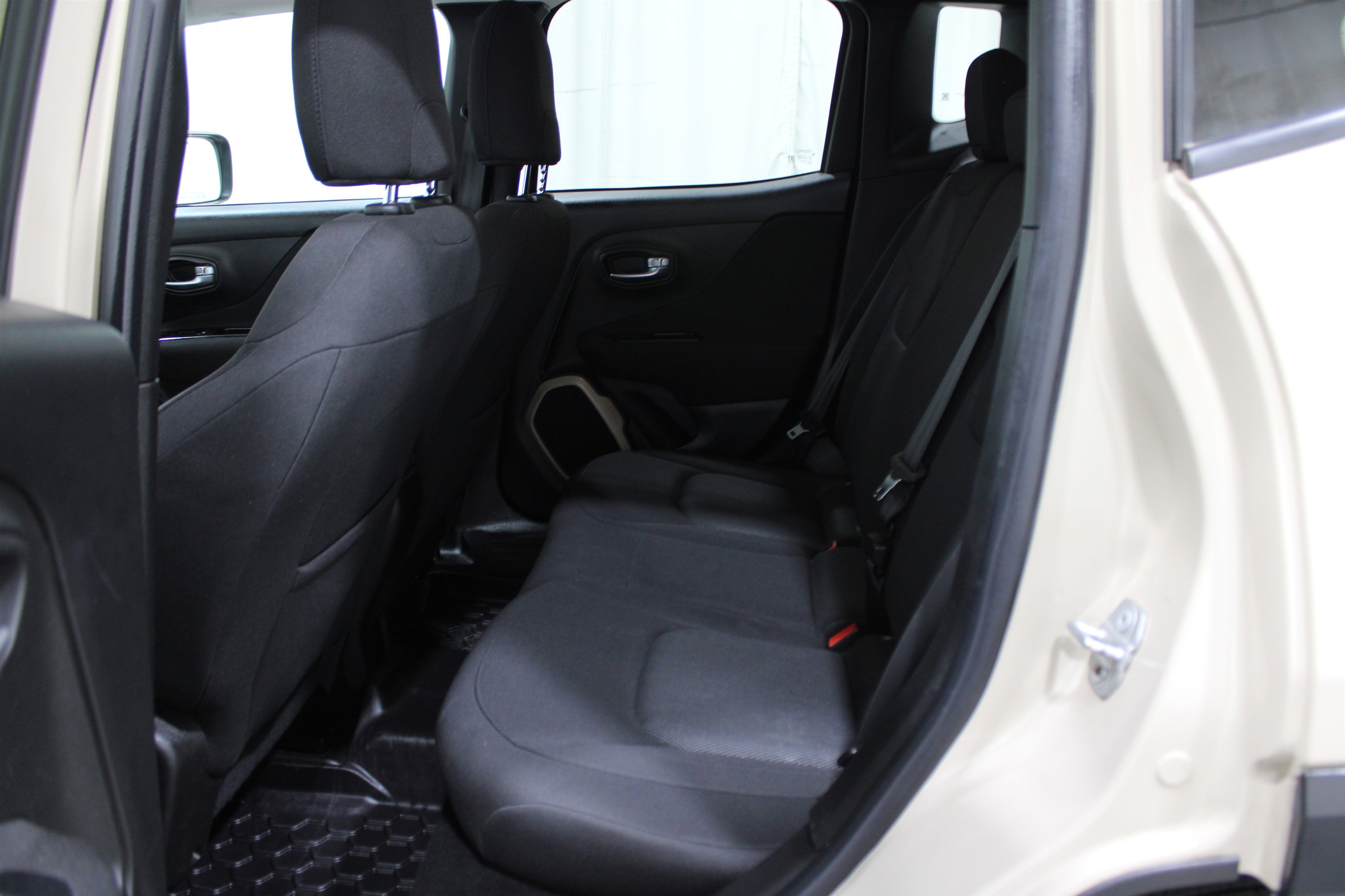 Used 2016 Jeep Renegade Latitude w/ Cold Weather Group image 22