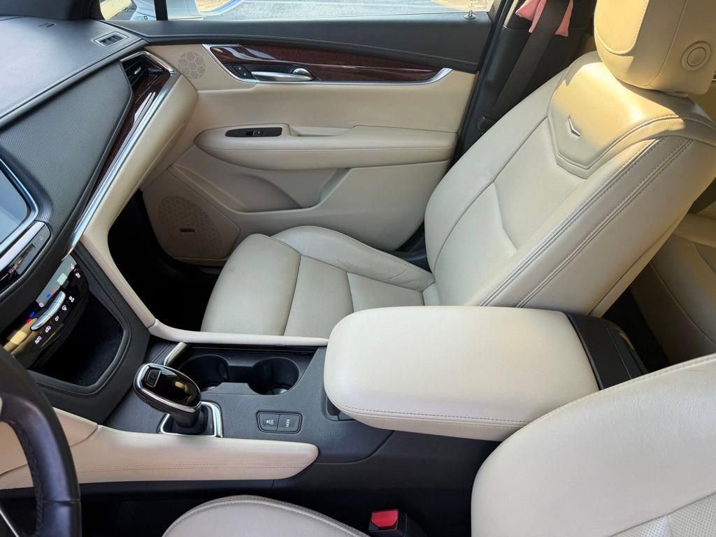 Used 2017 Cadillac XT5 Premium Luxury FWD image 14