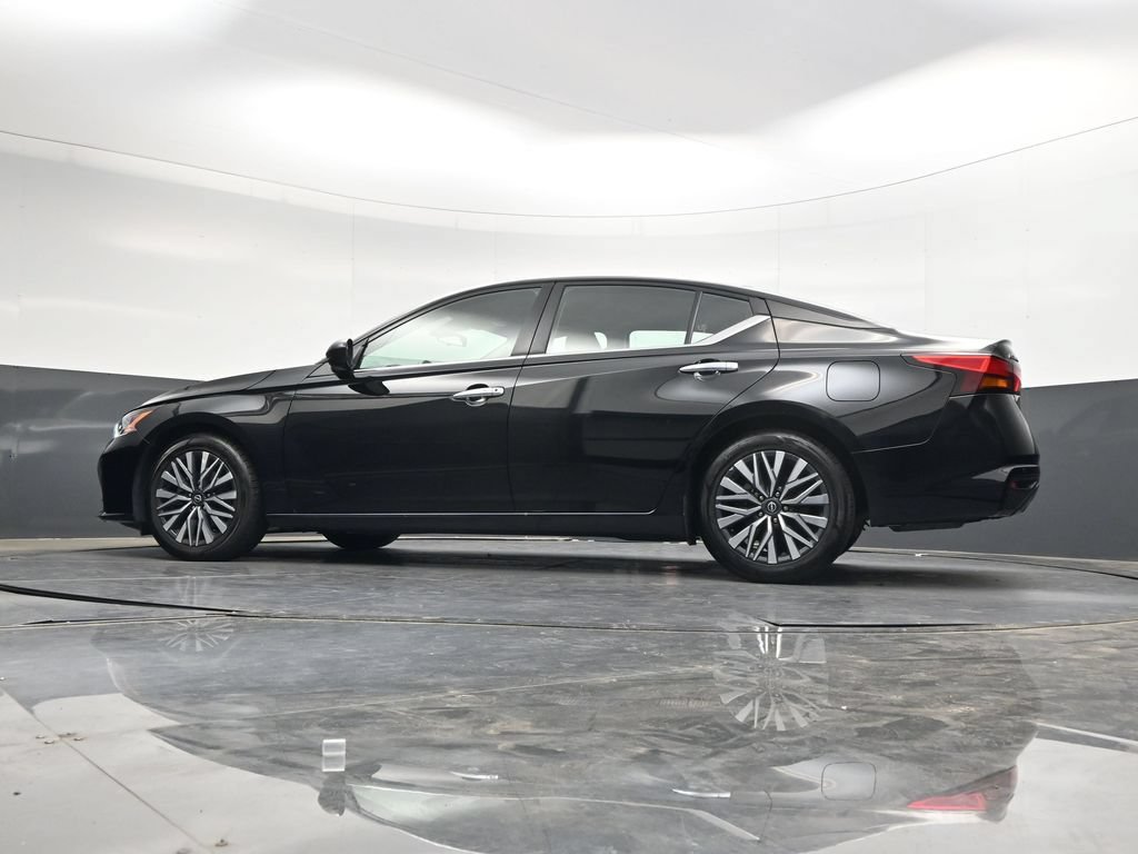 Used 2024 Nissan Altima 2.5 SV FWD image 35