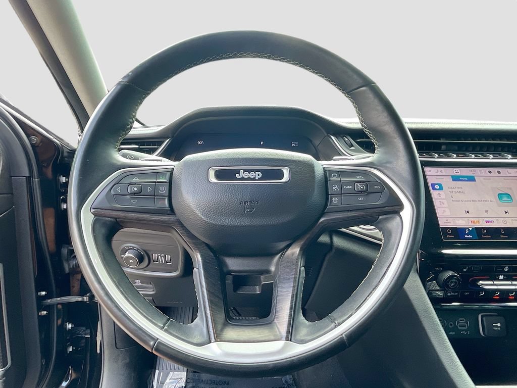 Used 2022 Jeep Grand Cherokee L Limited RWD image 11