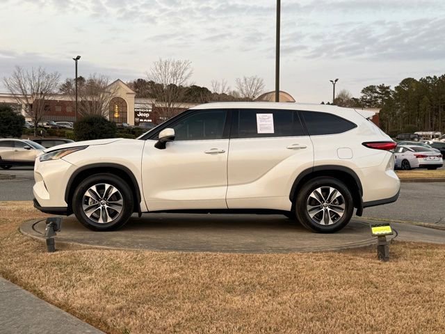 Used 2021 Toyota Highlander XLE FWD image 4