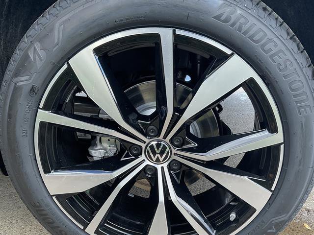 New 2026 Volkswagen Atlas Cross Sport SEL Premium R-Line image 11