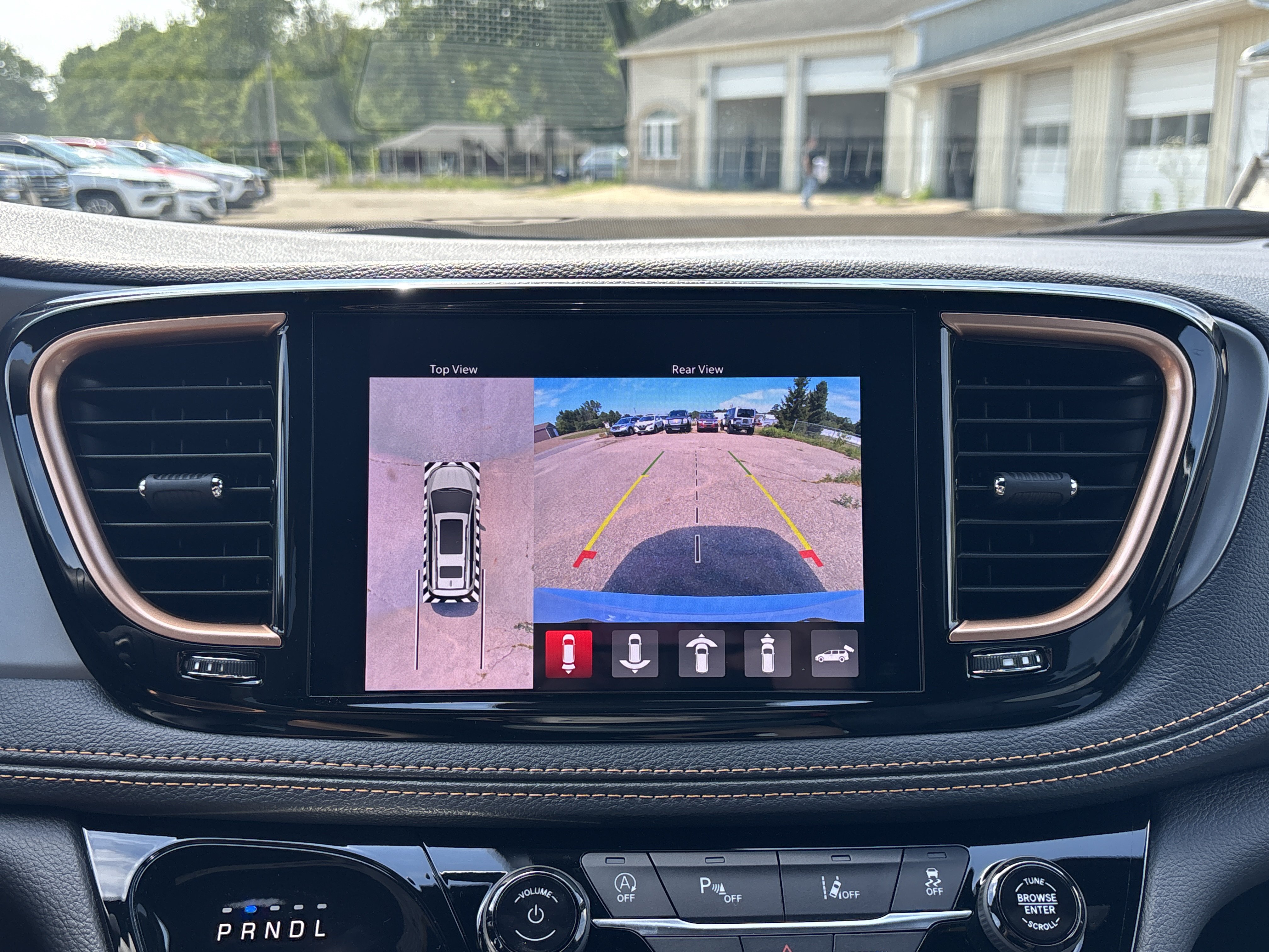 New 2027 Chrysler Pacifica Pinnacle FWD image 25