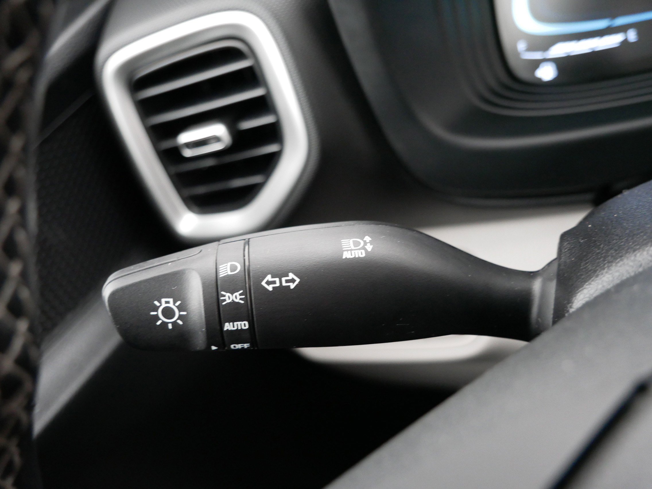 Certified 2023 Hyundai Venue SEL FWD image 30