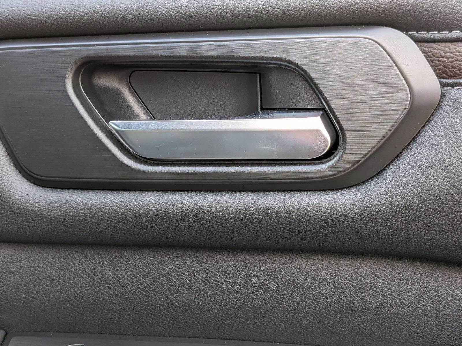 Used 2025 Nissan Armada Platinum Reserve image 38