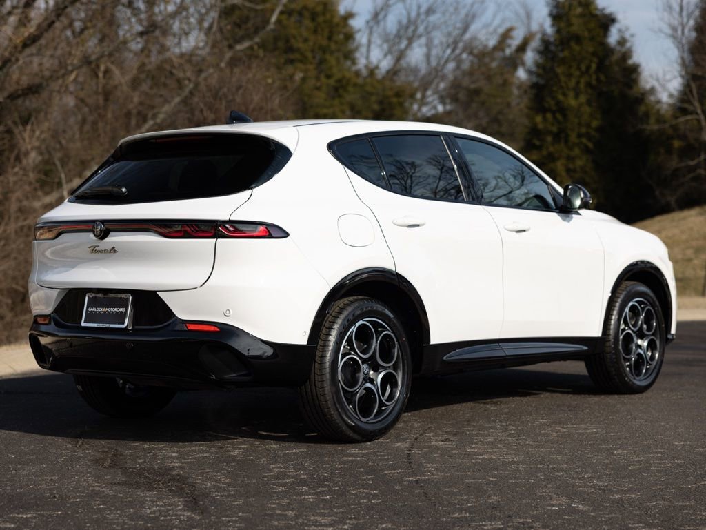 New 2026 Alfa Romeo Tonale w/ Black Premium Package image 9
