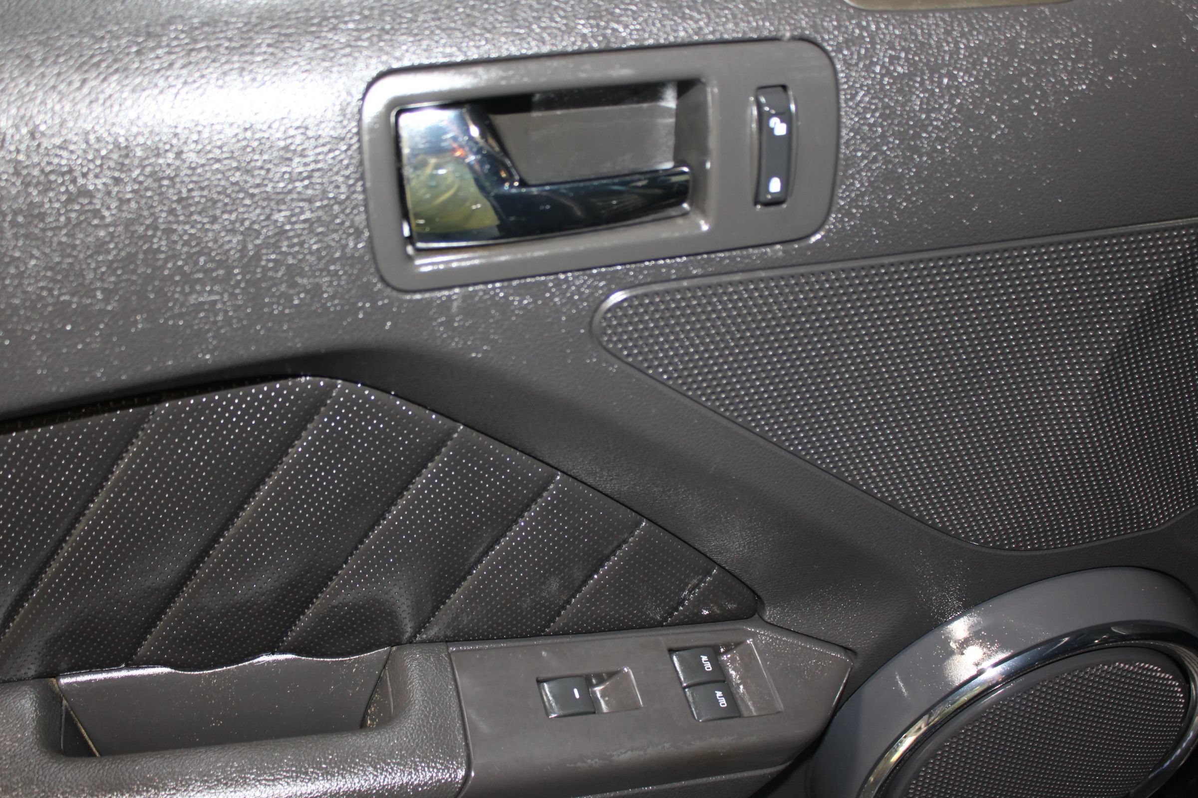 Used 2011 Ford Mustang GT Premium w/ Comfort Pkg RWD image 11
