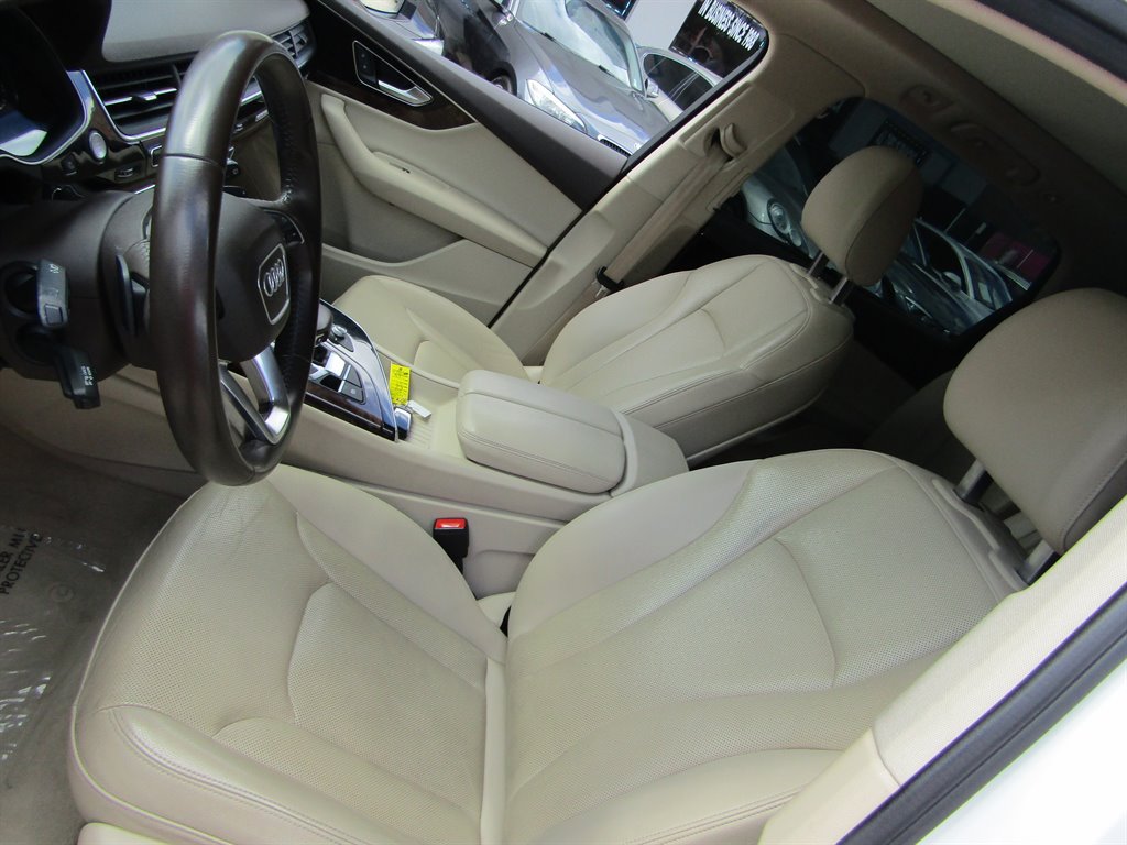 Used 2018 Audi Q7 3.0T Premium Plus AWD/4WD image 12