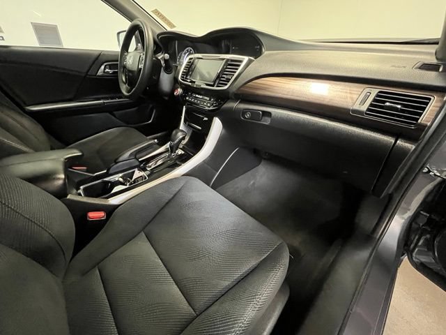 Used 2017 Honda Accord EX image 10