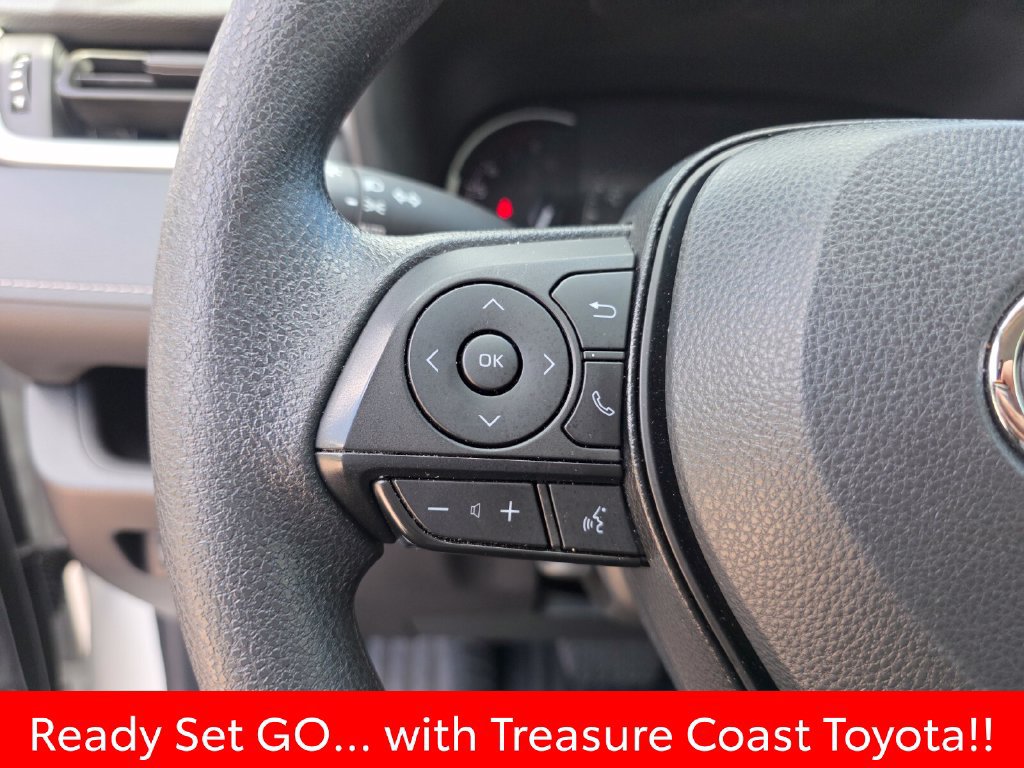 Used 2025 Toyota RAV4 XLE AWD/4WD image 31