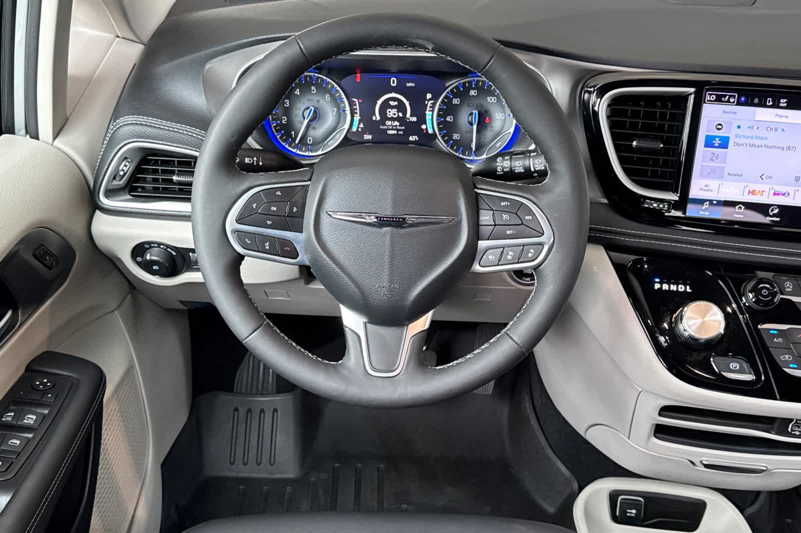 Used 2024 Chrysler Pacifica Touring-L FWD image 15