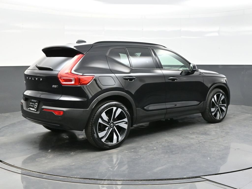 Used 2025 Volvo XC40 B5 Plus image 7