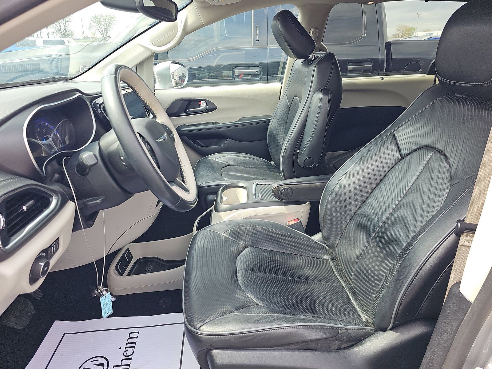 Used 2020 Chrysler Pacifica Limited image 12