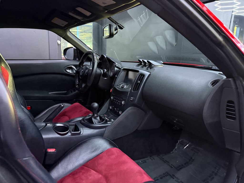 Used 2016 Nissan 370Z NISMO RWD image 16