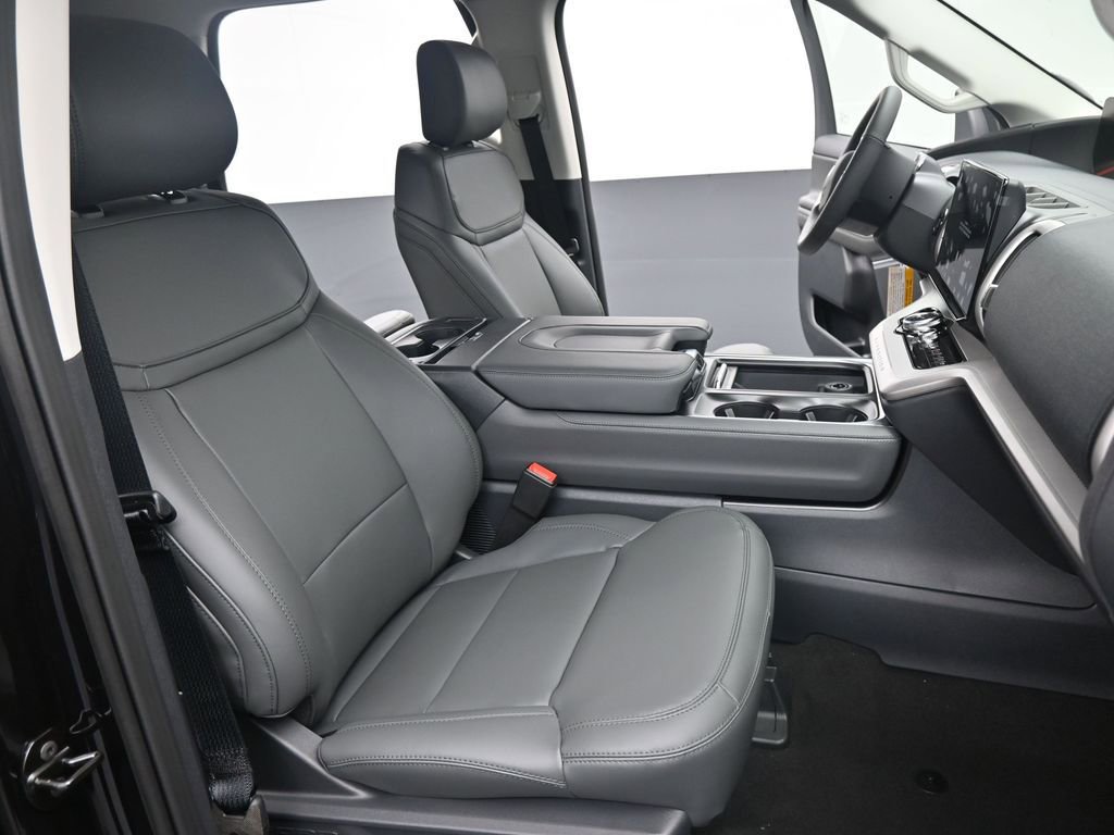 New 2026 Ford Expedition Active image 2