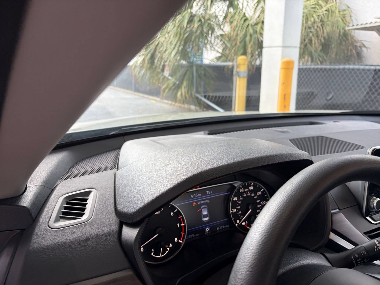 Used 2025 Nissan Altima 2.5 SV FWD image 33