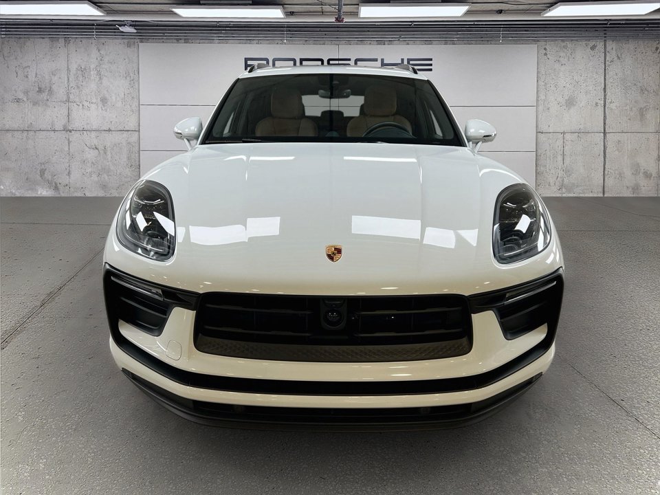 Certified 2026 Porsche Macan AWD/4WD image 6