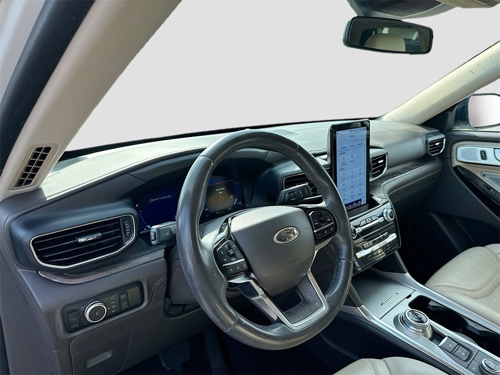 Used 2023 Ford Explorer Platinum w/ Technology Package image 11