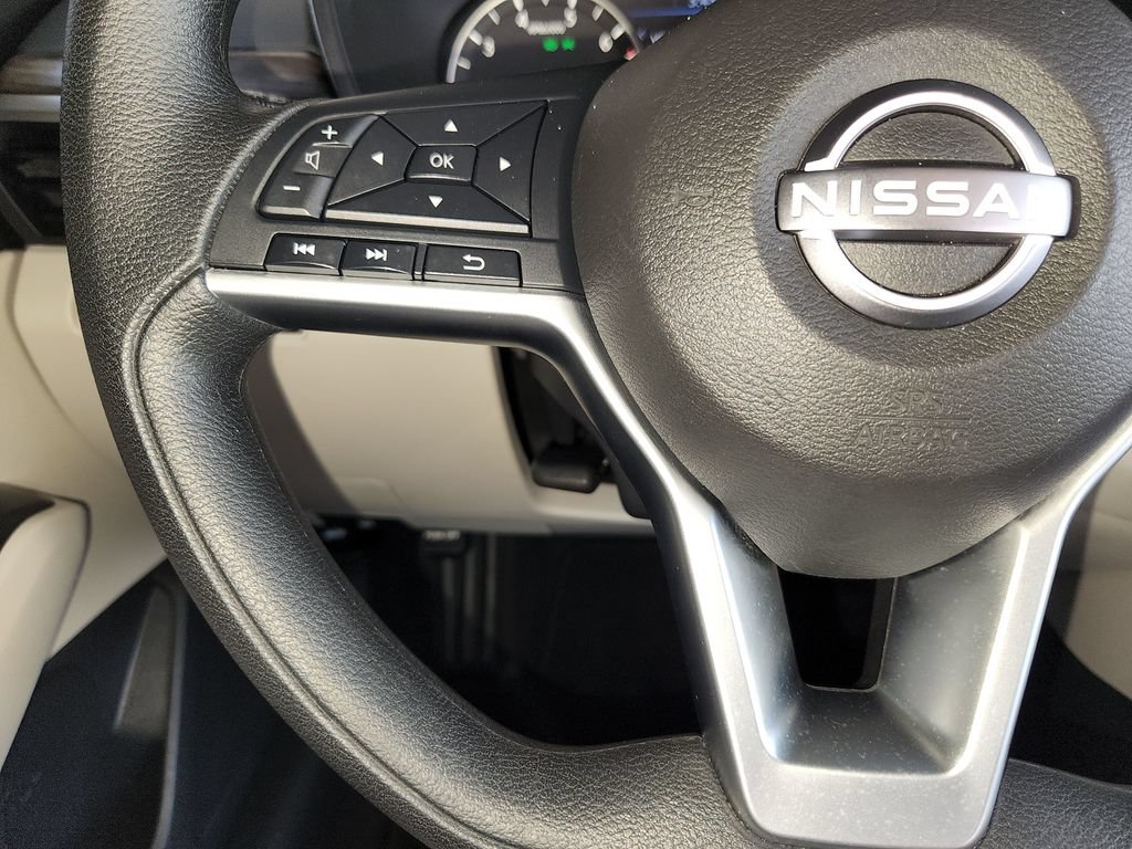 Used 2025 Nissan Altima 2.5 SV FWD image 24