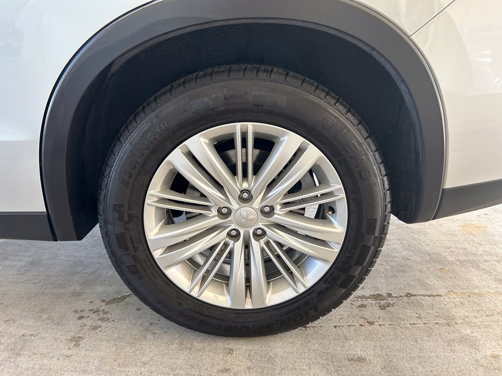 Used 2024 Mitsubishi Outlander ES FWD image 13