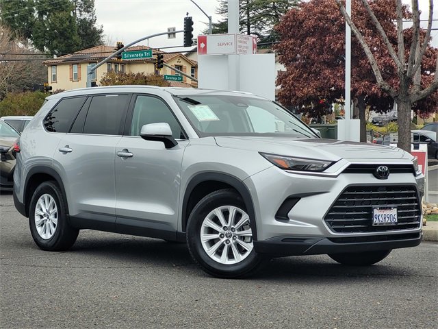 Certified 2024 Toyota Grand Highlander XLE image 2