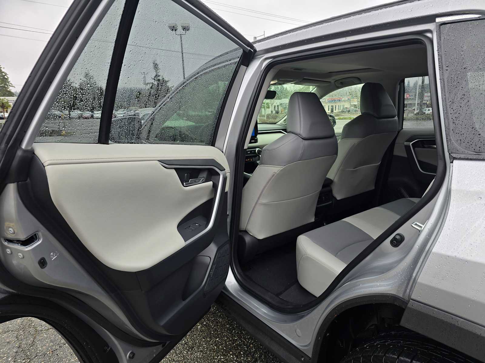 Used 2023 Toyota RAV4 Limited image 15