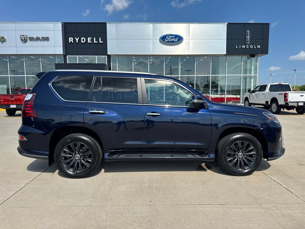Used 2022 Lexus GX 460 Luxury w/ Sport Design Package AWD/4WD image 2