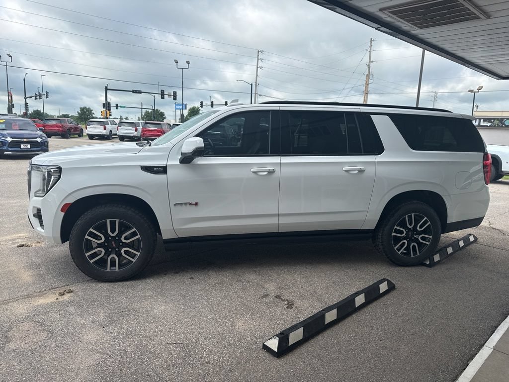 Used 2021 GMC Yukon XL AT4 w/ AT4 Premium Package AWD/4WD image 3
