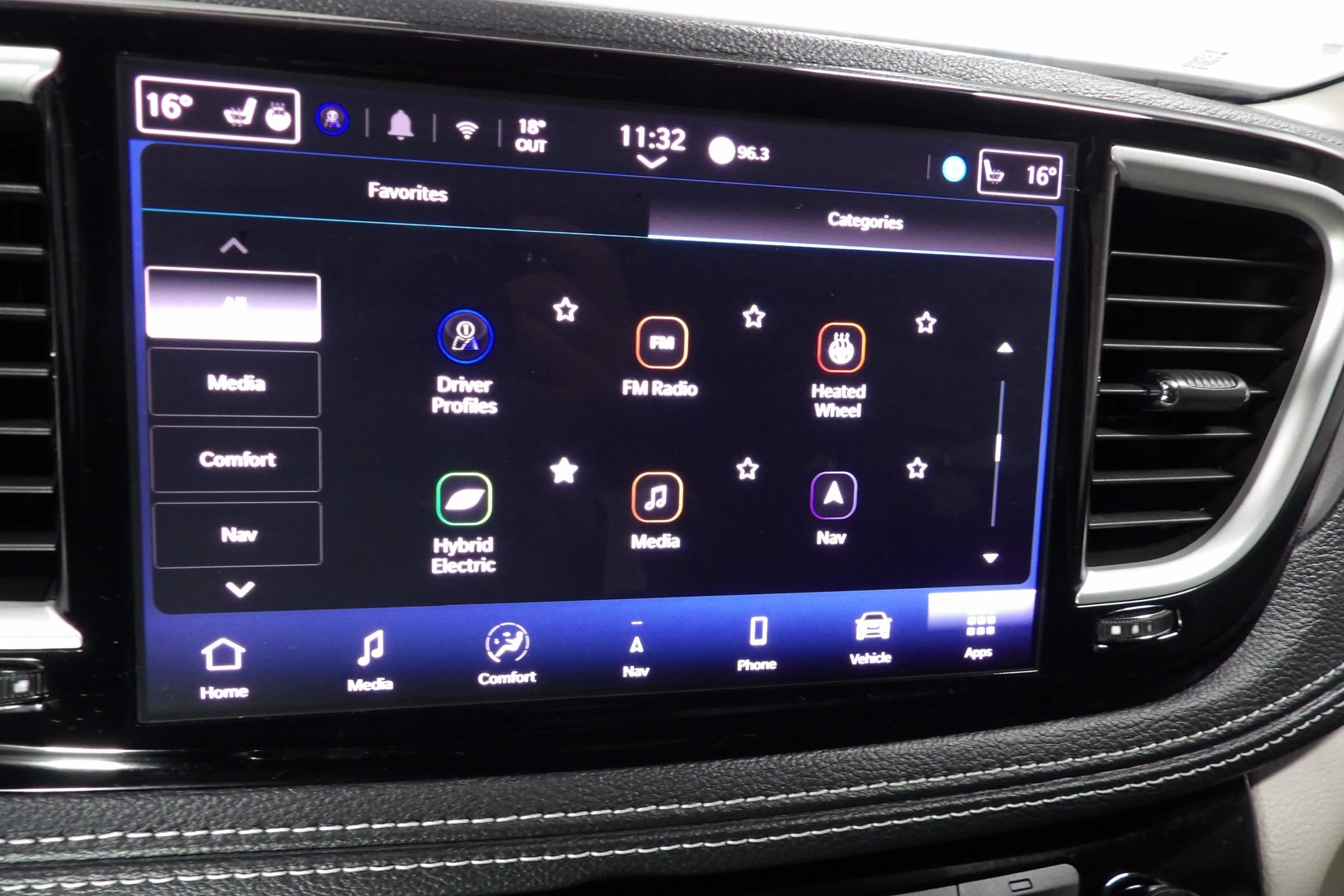 Used 2024 Chrysler Pacifica Limited FWD image 32