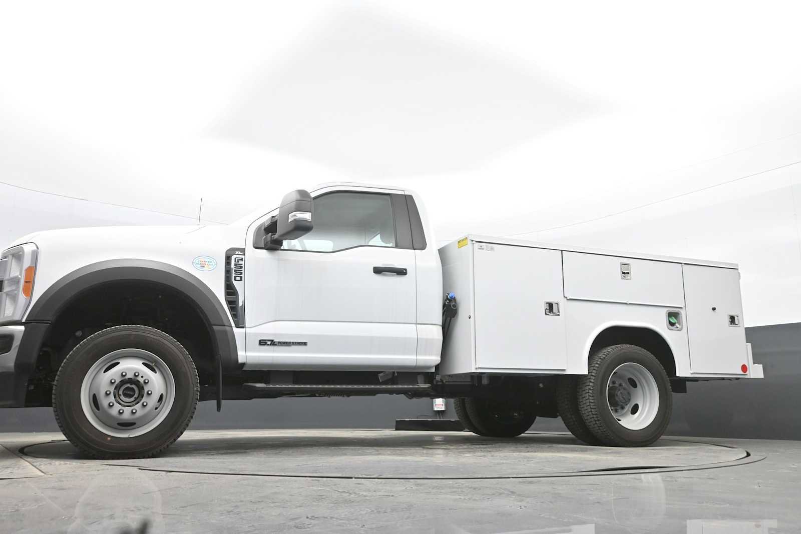 New 2023 Ford F550 4x4 Regular Cab Super Duty image 30