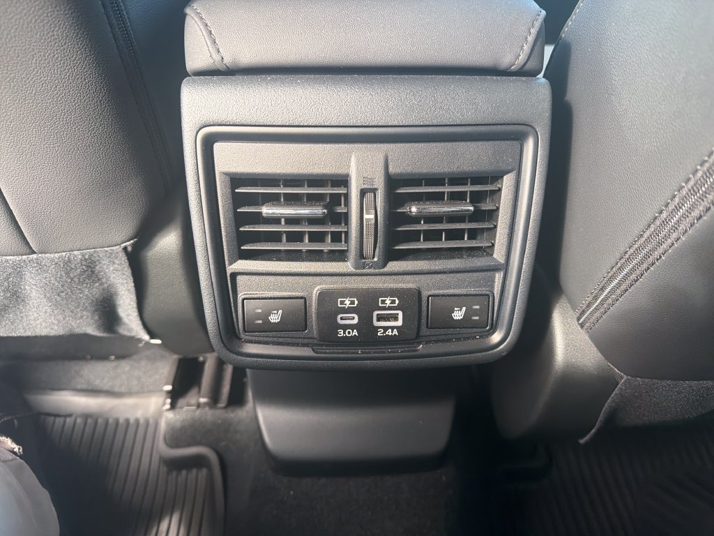 Used 2026 Subaru Outback Limited AWD/4WD image 13