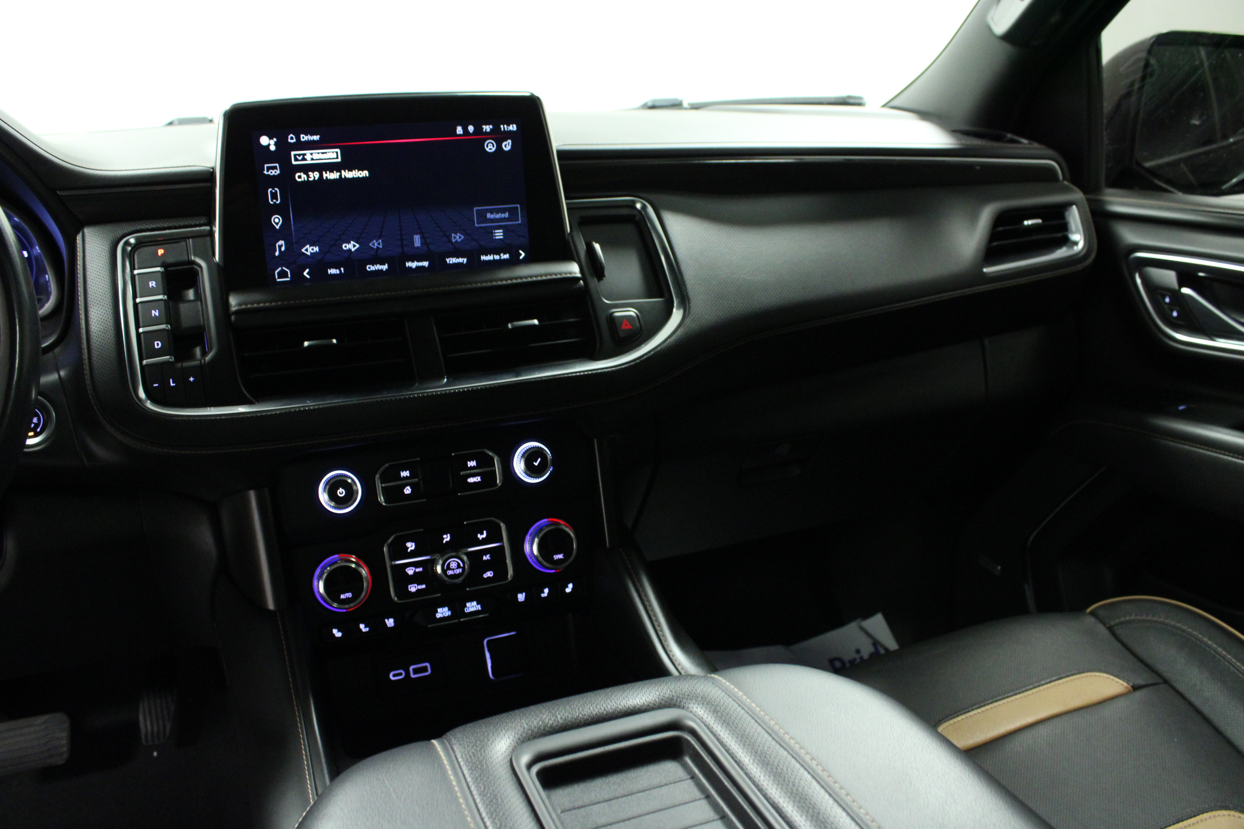 Used 2023 GMC Yukon AT4 AWD/4WD image 13