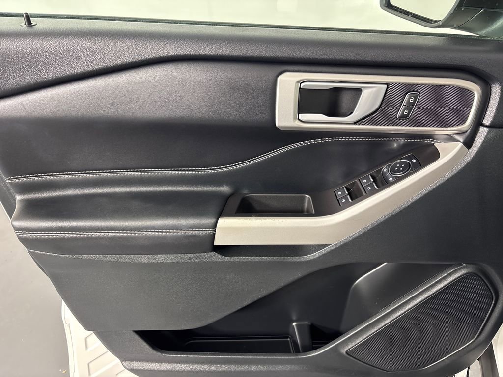 Used 2024 Ford Explorer XLT image 11
