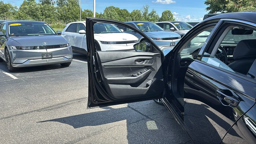 Used 2025 Honda Accord Touring image 11