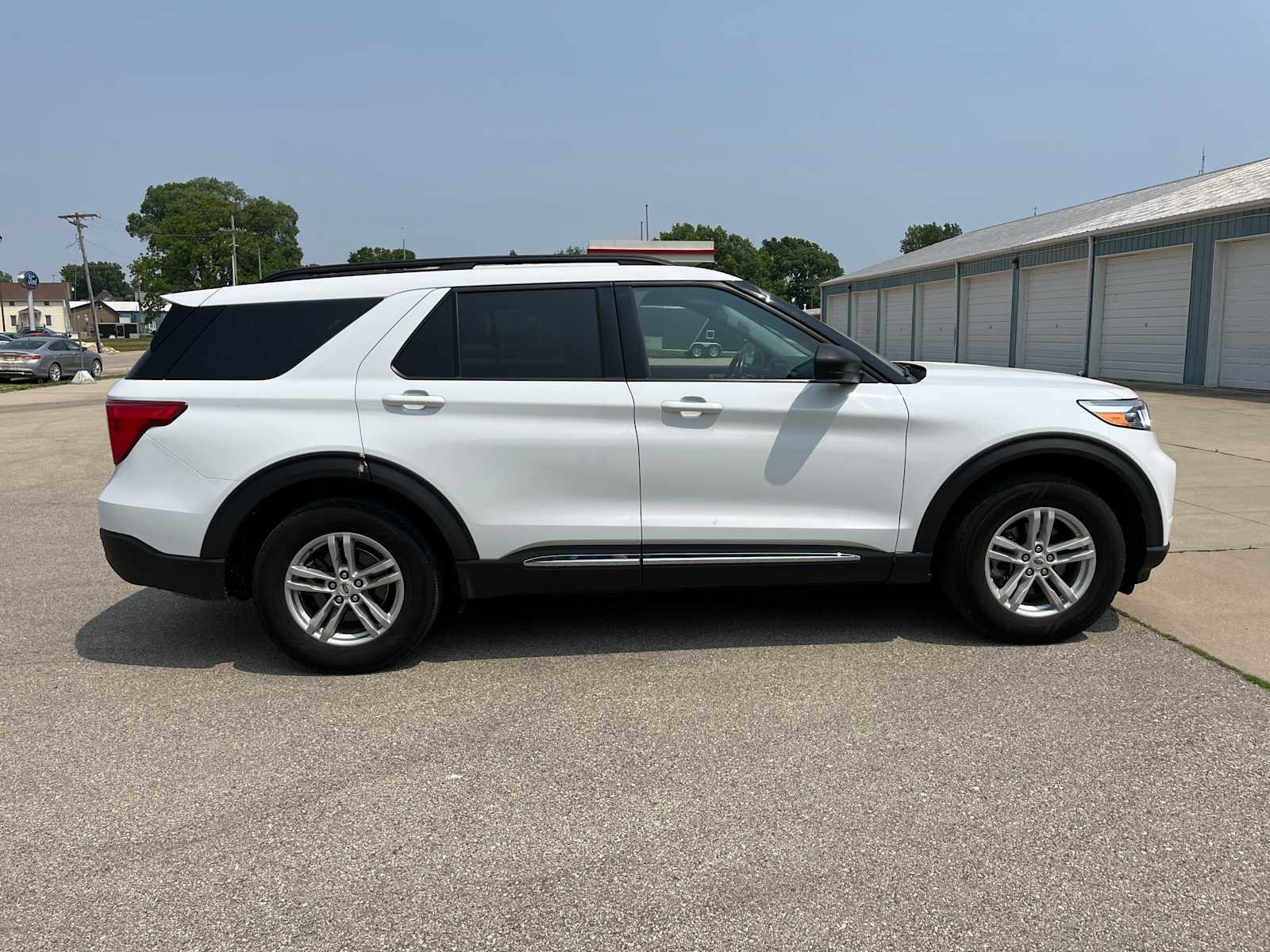 Used 2021 Ford Explorer XLT w/ Equipment Group 202A image 7