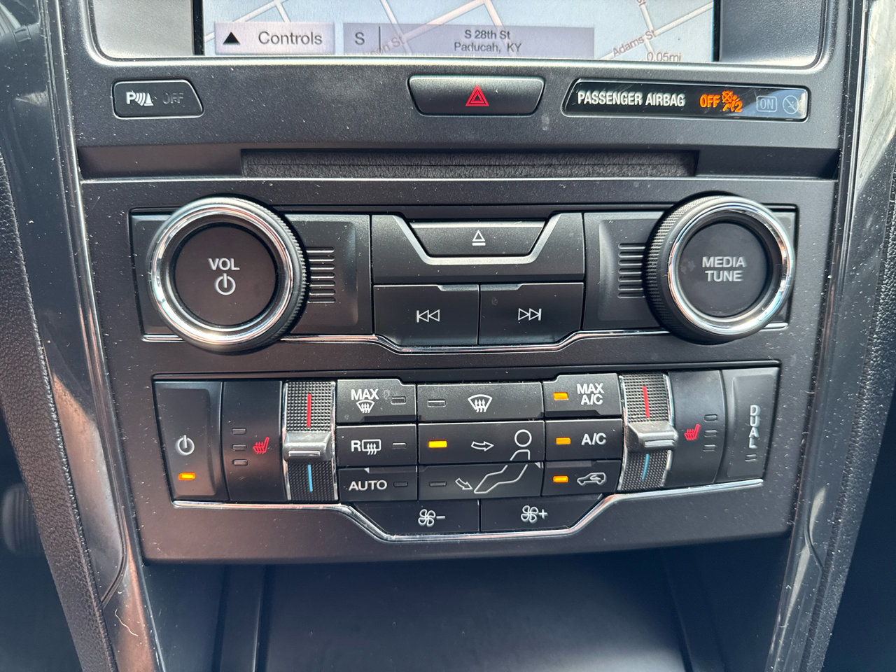 Used 2017 Ford Explorer XLT w/ Equipment Group 202A image 27